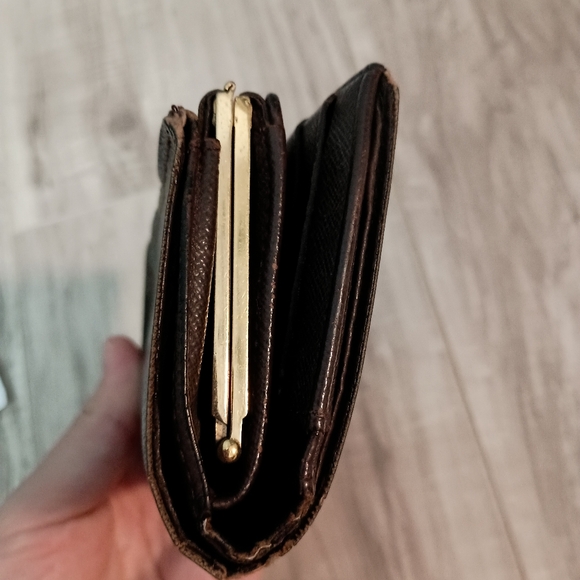 Louis Vuitton Damier Kiss-lock Wallet - Picture 6 of 13